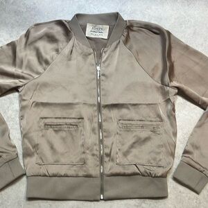 Ashley by 26 international women’s silk blend zip up jacket/blazer beige. Size S
